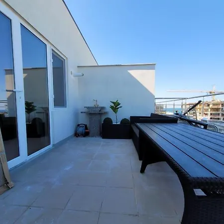 Διαμέρισμα Summerland Tower *