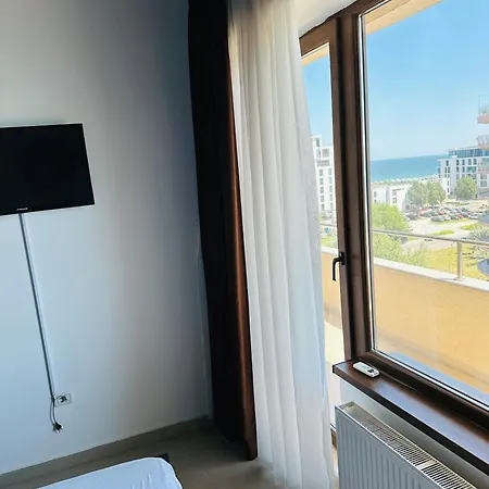 Summerland Tower * Mamaia